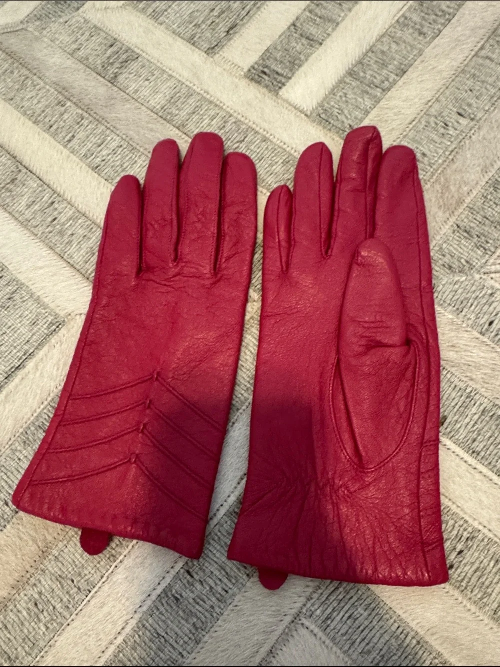 Women's pink Leather Gloves with Chevron Stitch Detail